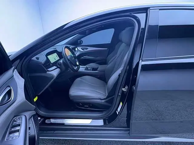 BYD Seal 07 DM-i 2025 — Фото 9/16