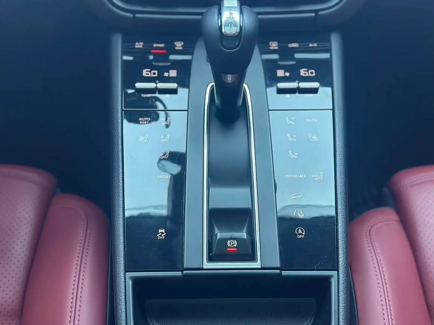 Porsche Macan 2022 — ფოტო 13/20