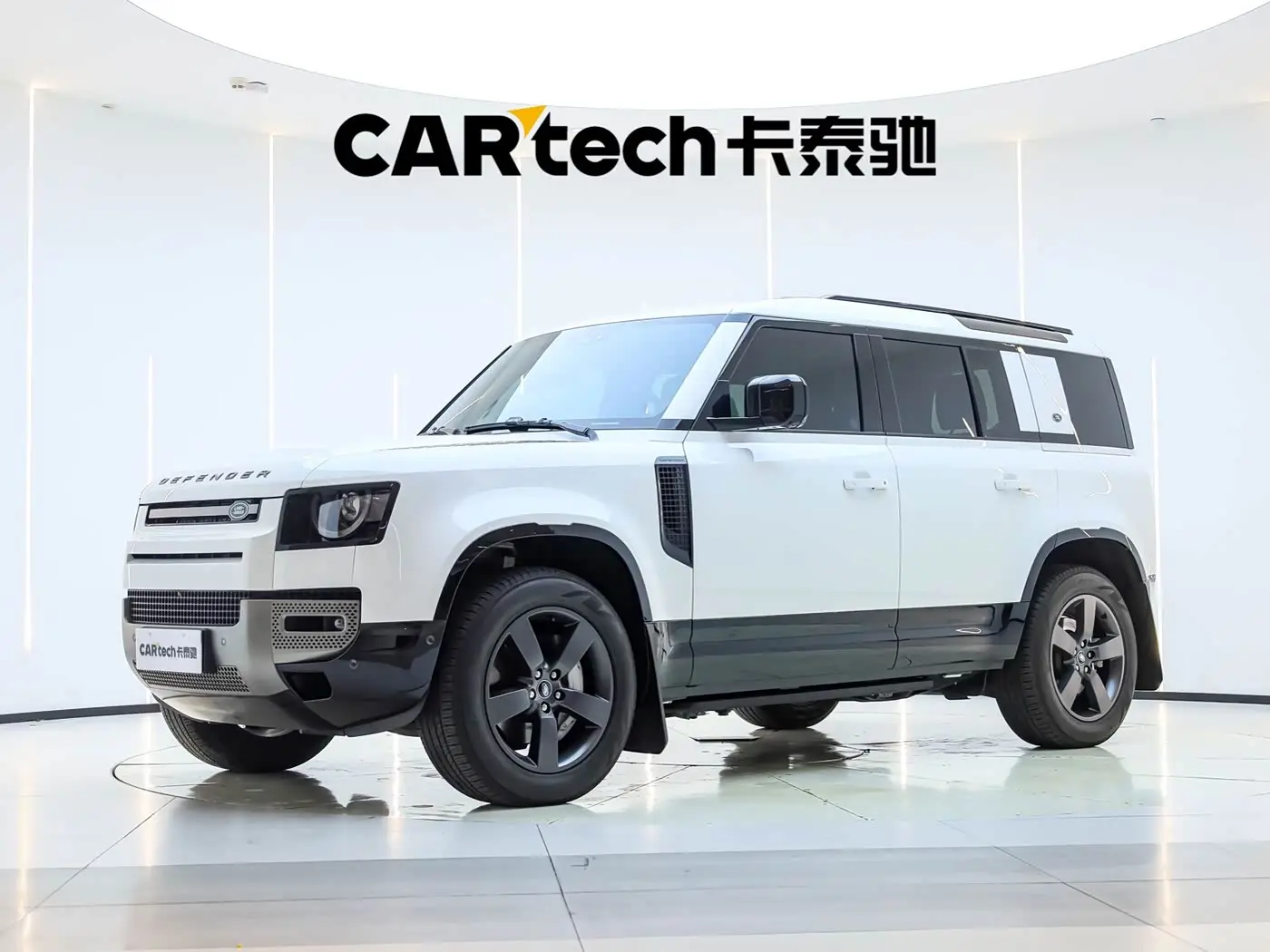 Land Rover Defender 2024 — Фото 1/20