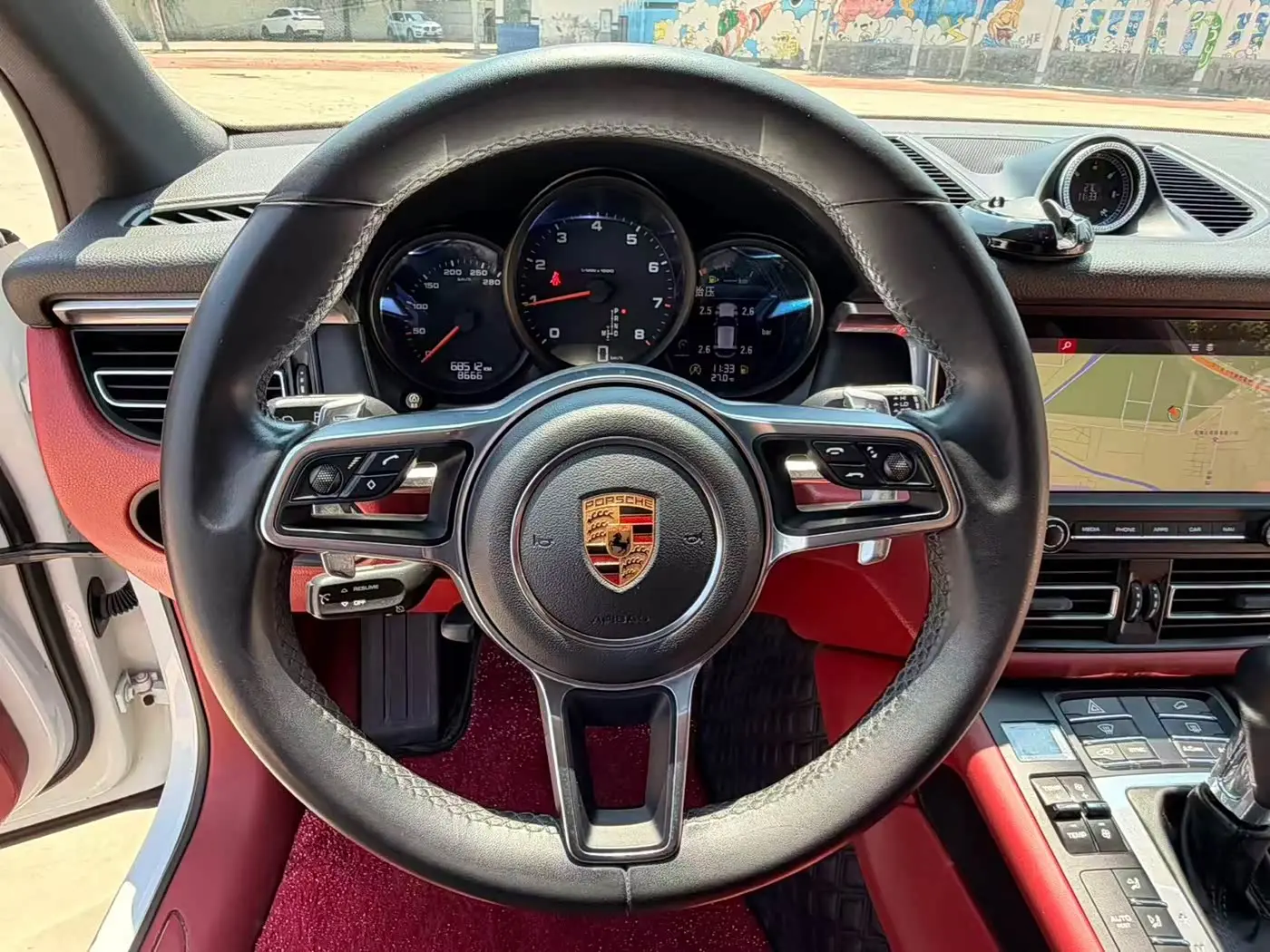Porsche Macan 2019 — Фото 13/20