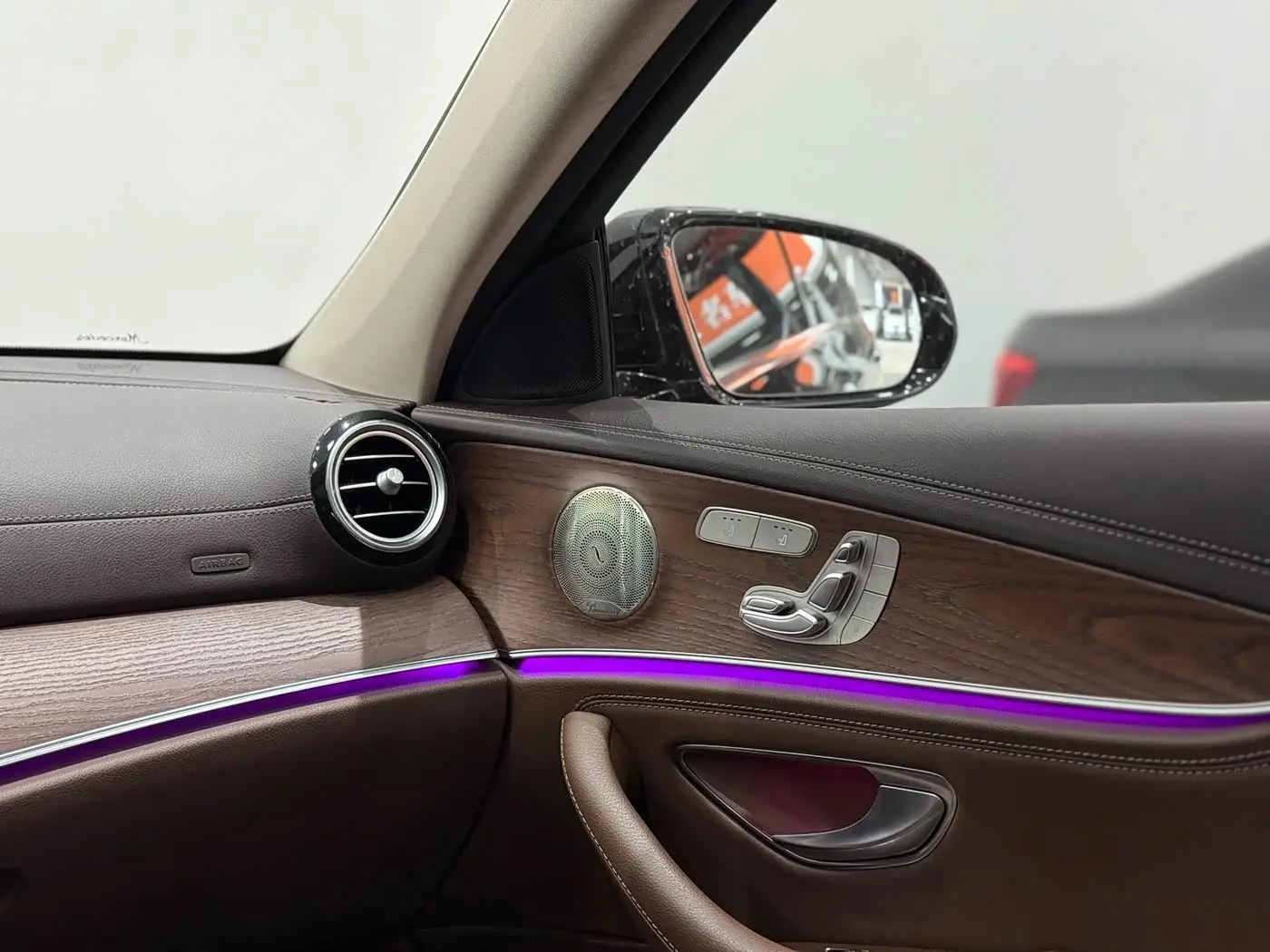 Mercedes-Benz E-Class 2022 — Photo 11/20