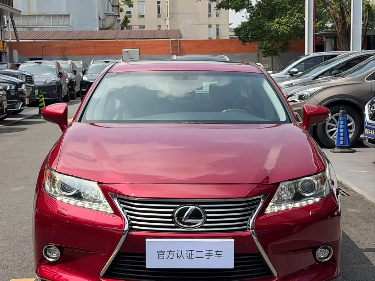 Lexus ES 2014 — Photo 2/20