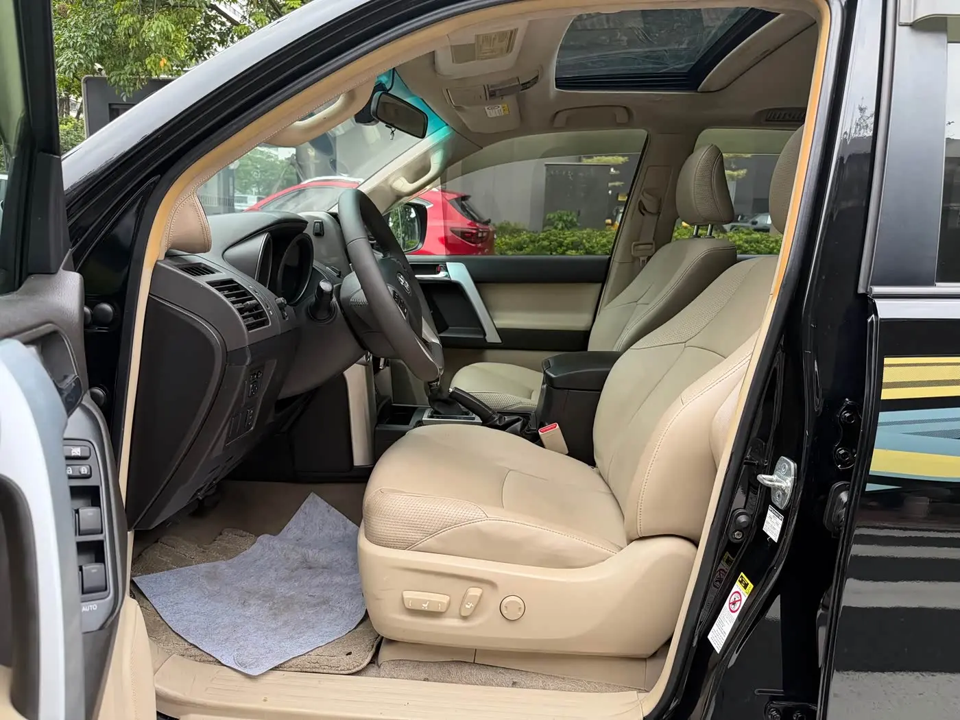 Toyota Prado 2012 — Photo 7/20