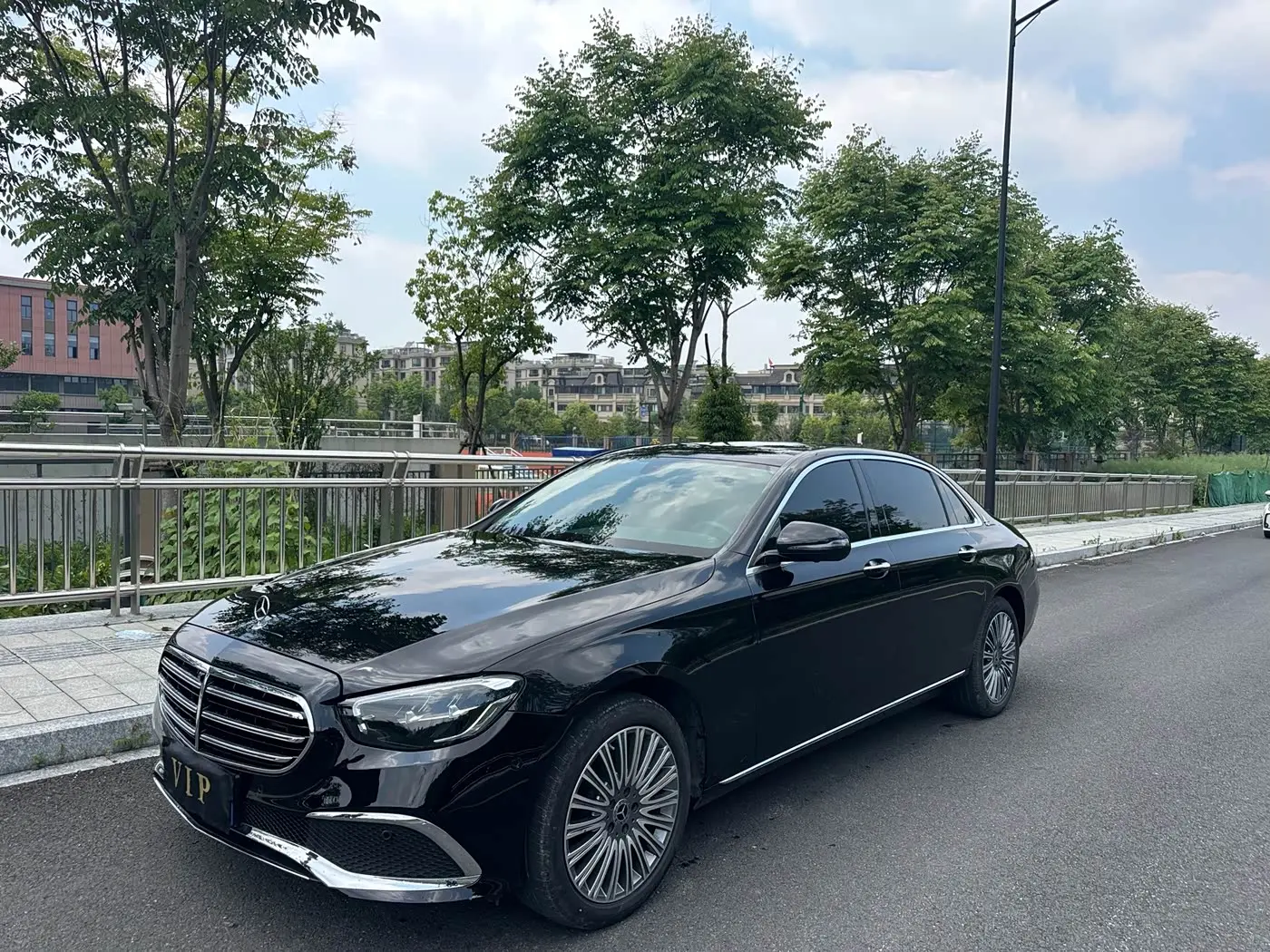 Mercedes-Benz E-Class 2023 — Photo 3/11