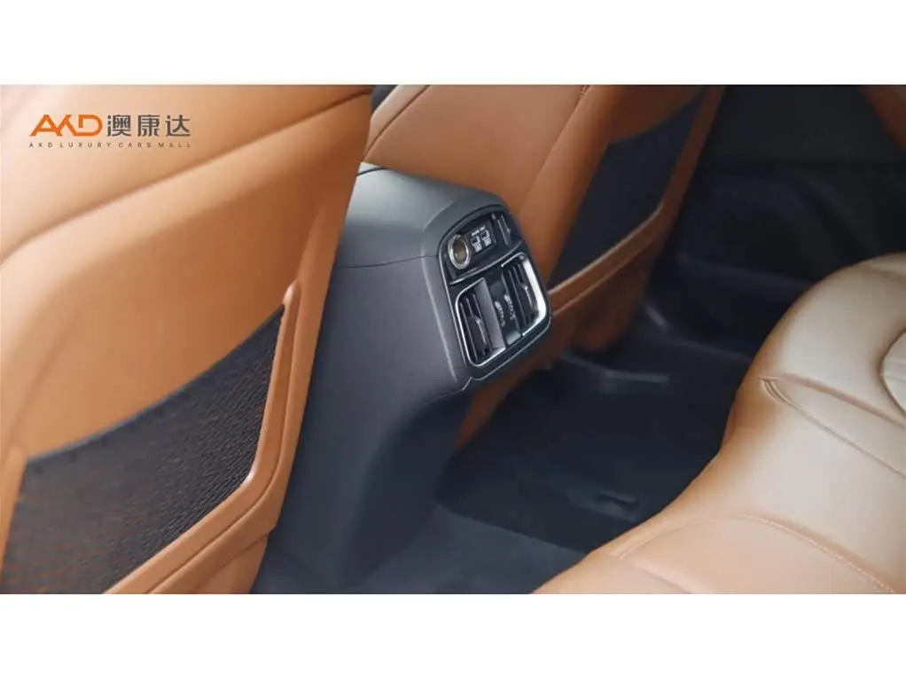 Maserati Levante 2022 — Şəkil 9/10