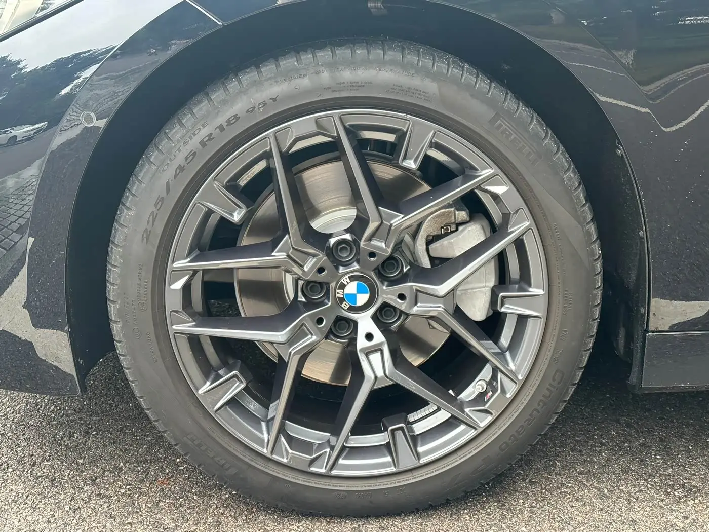 BMW 3 Series 2025 — Photo 6/12