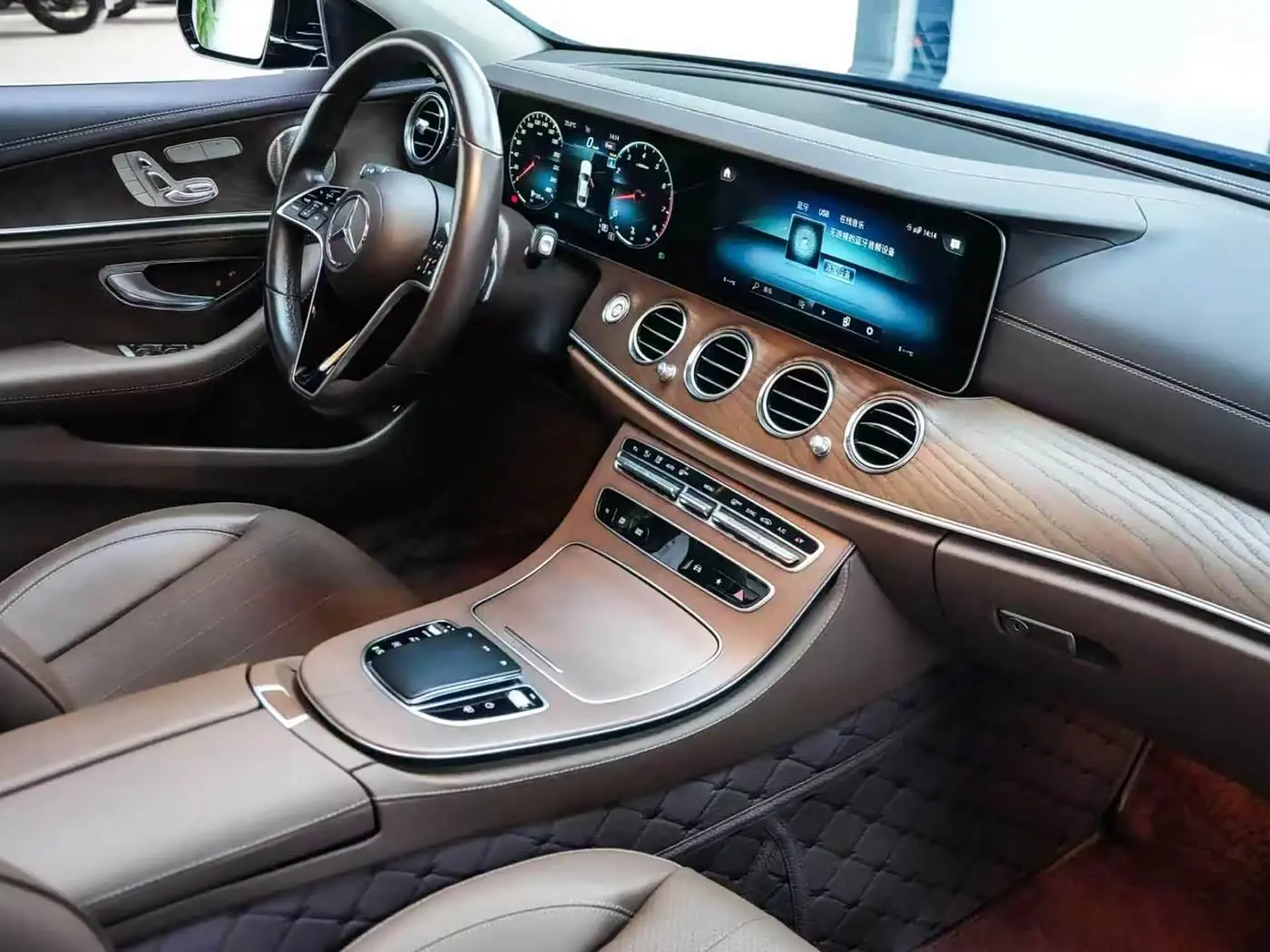 Mercedes-Benz E-Class 2023 — Фото 7/12
