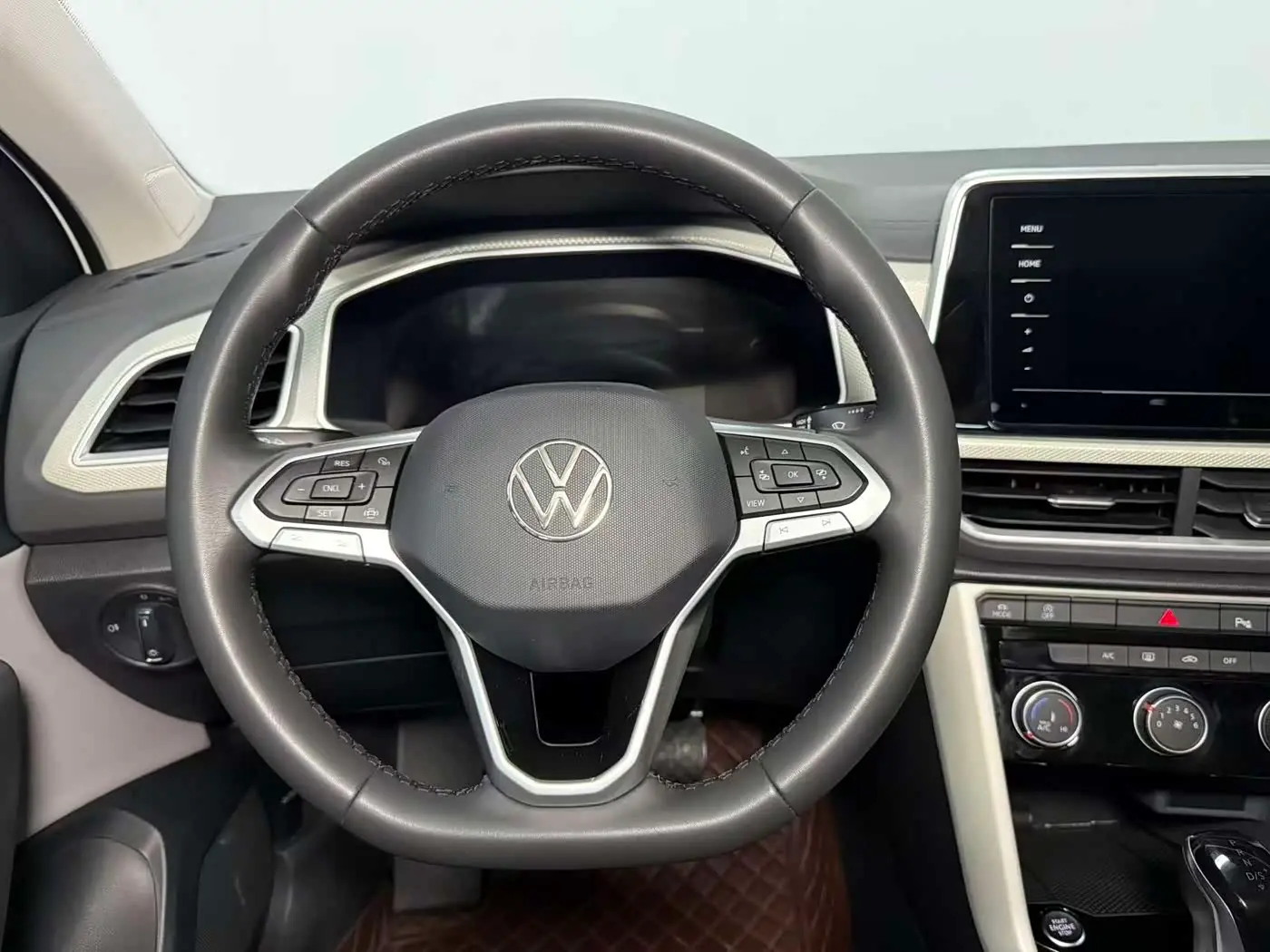 Volkswagen T-ROC 2023 — Photo 14/20