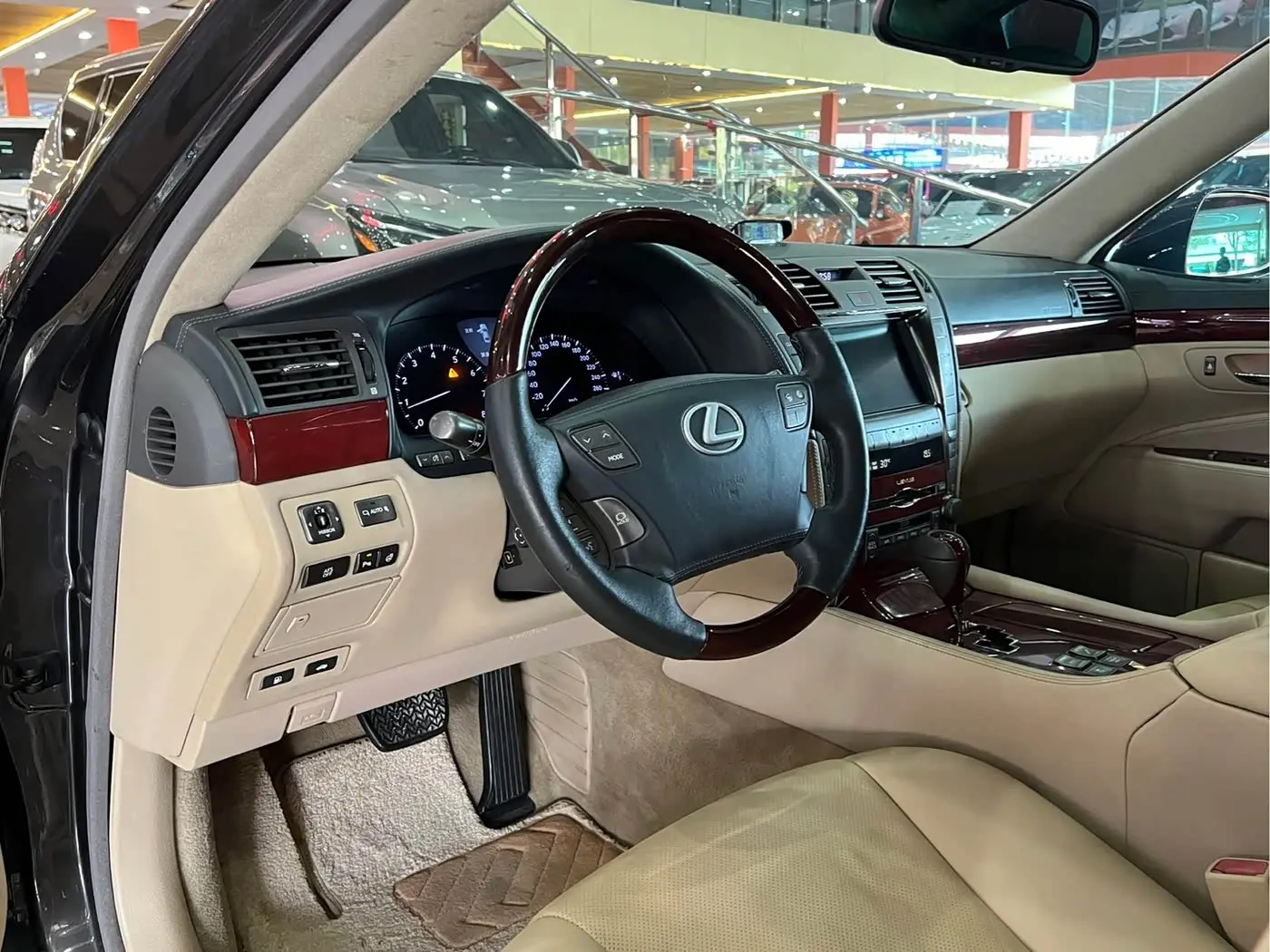 Lexus LS 2008 — Photo 7/16
