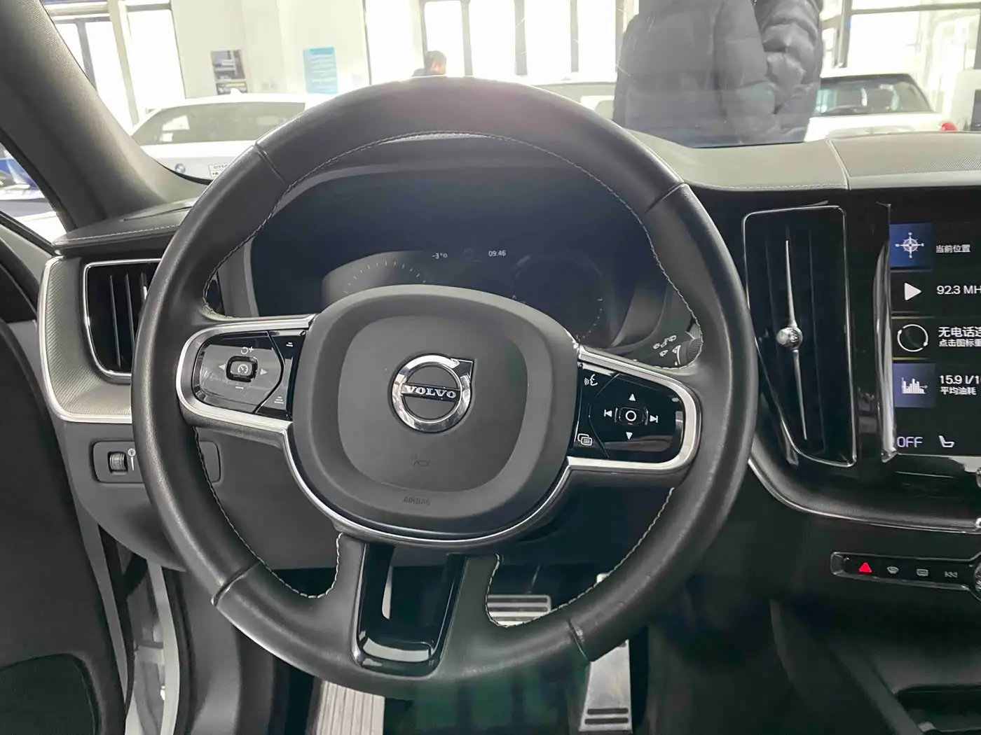 Volvo XC60 Plug-in Hybrid 2021 — Photo 14/17