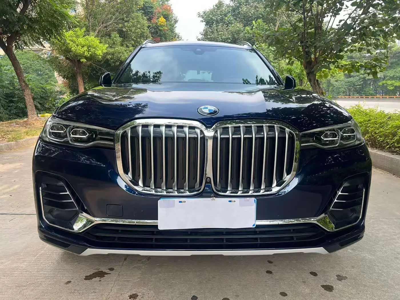 BMW X7 2023 — Photo 2/9