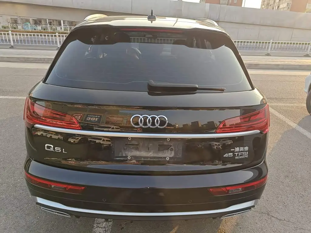 Audi Q5L 2022 — Фото 4/20