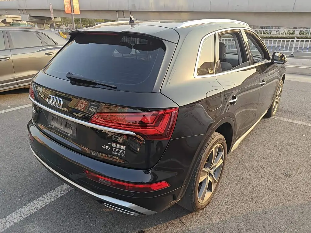 Audi Q5L 2022 — Фото 5/20