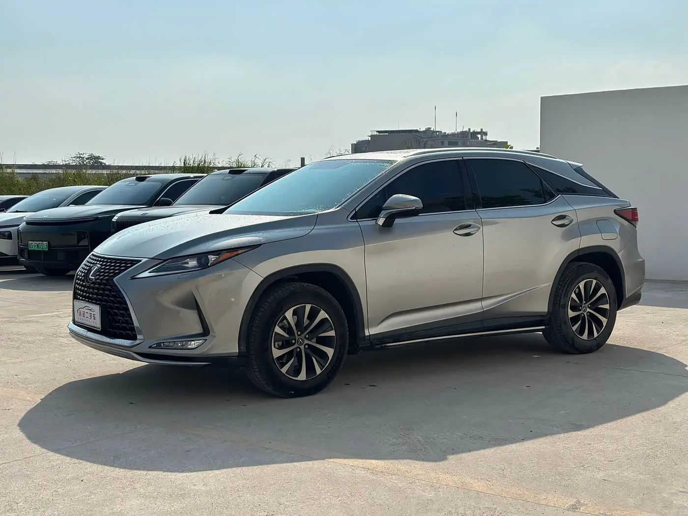 Lexus RX 2021 — Фото 1/20