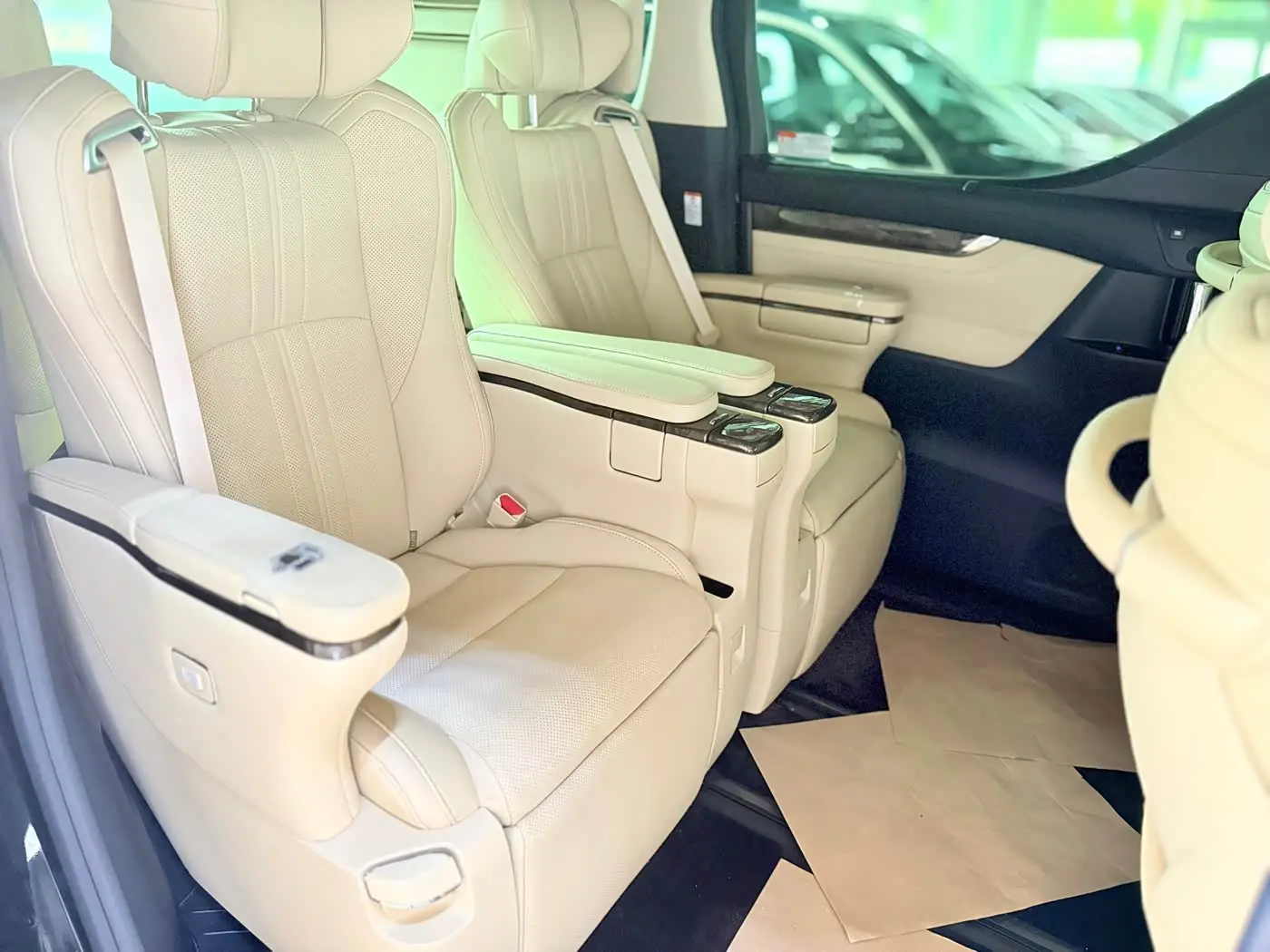 Toyota Vellfire 2020 — Photo 14/20