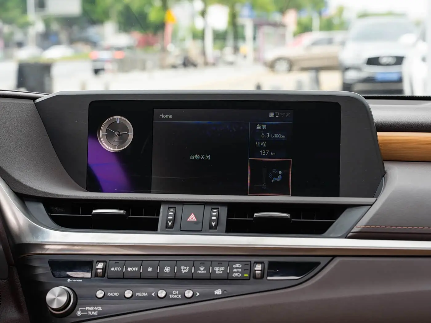 Lexus ES 2021 — Photo 16/20