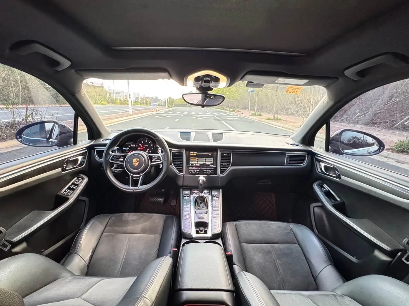 Porsche Macan 2015 — Фото 6/16