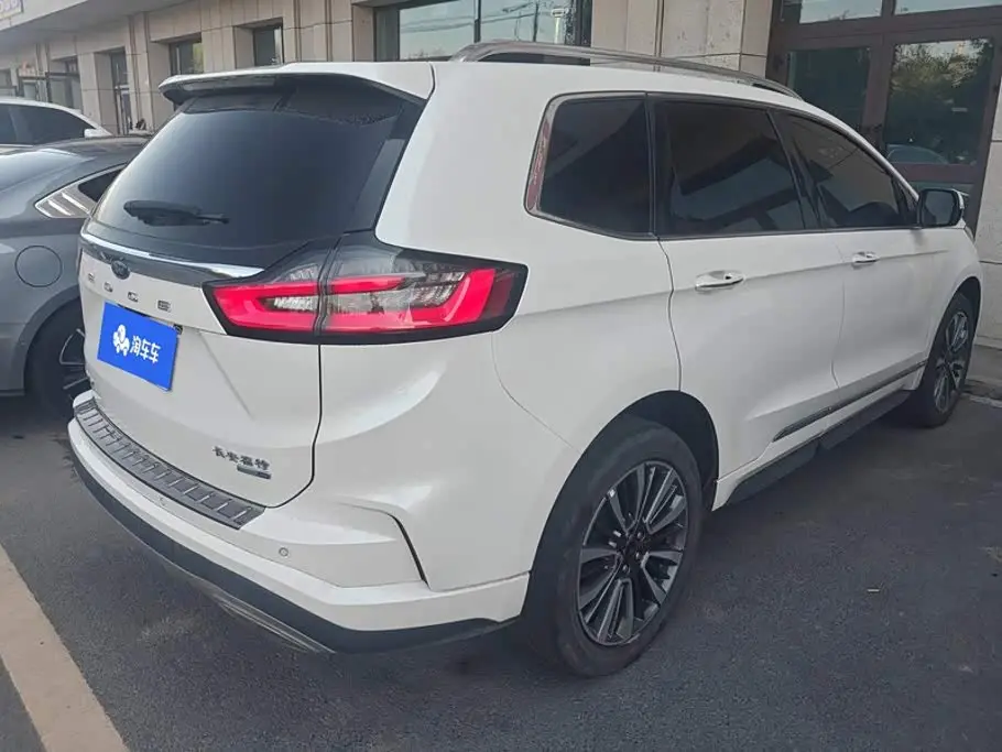 Ford Edge 2022 — Фото 3/16