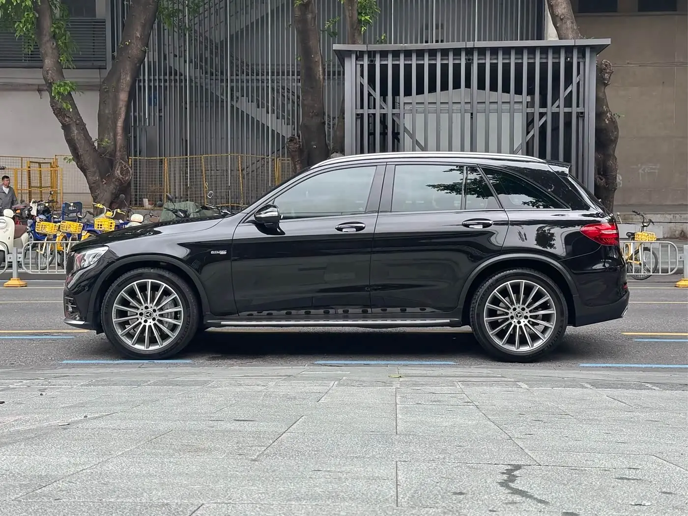 Mercedes-Benz GLC AMG 2018 — Photo 3/14