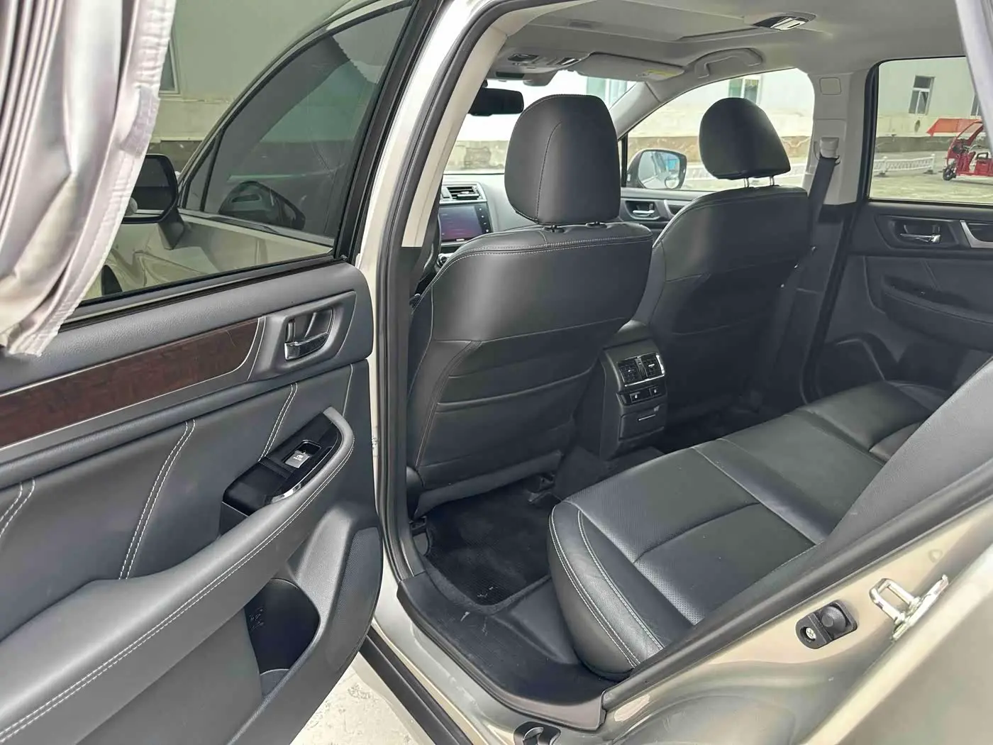 Subaru Outback 2018 — Şəkil 6/9