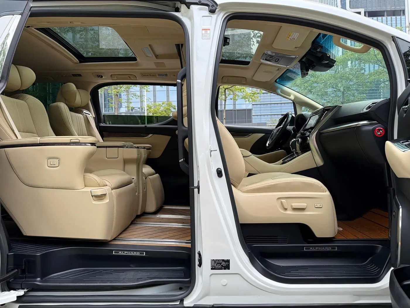 Toyota Alphard 2020 — Photo 17/20