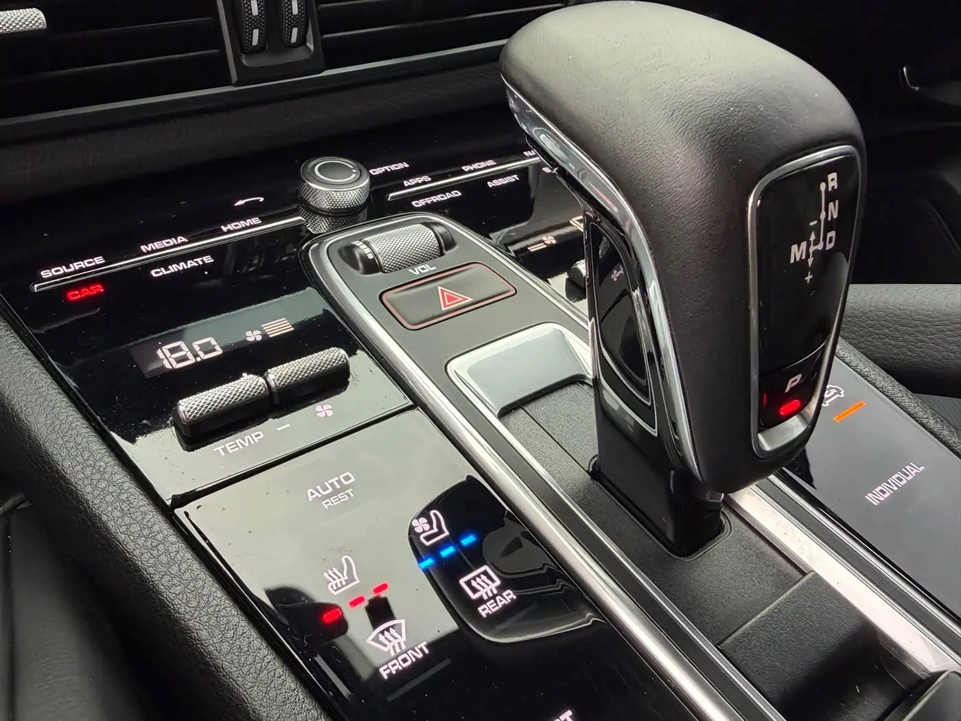 Porsche Cayenne 2020 — Photo 16/19
