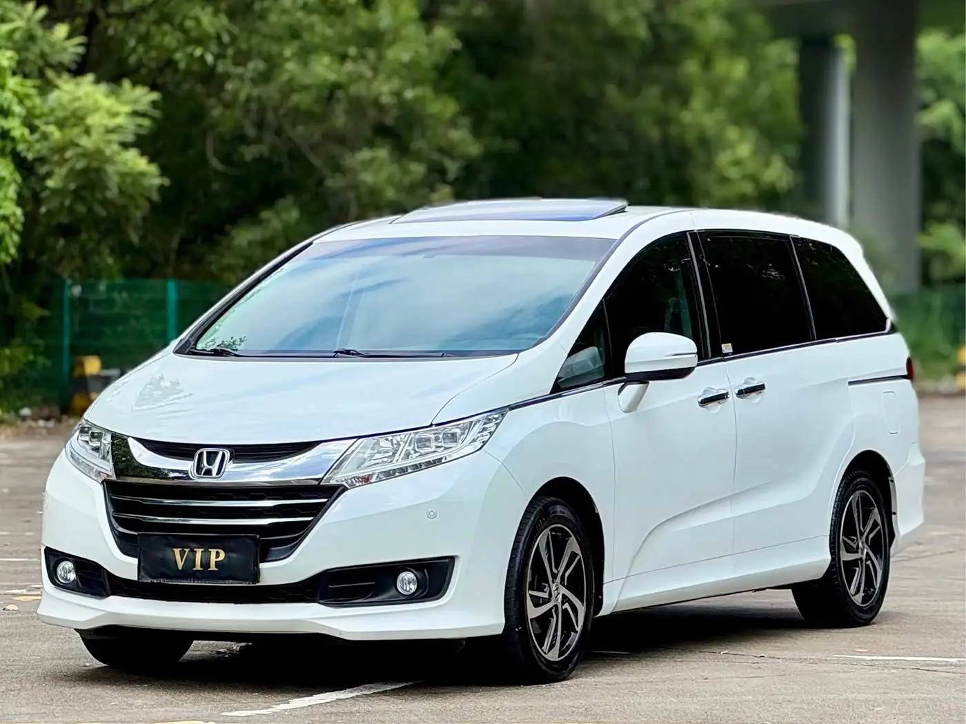 Honda Odyssey 2017 — Фото 1/20
