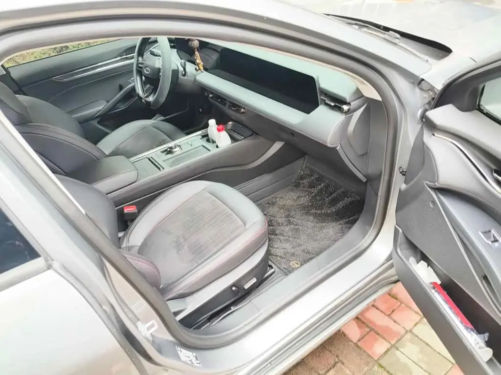 Ford Mondeo 2023 — Photo 12/12
