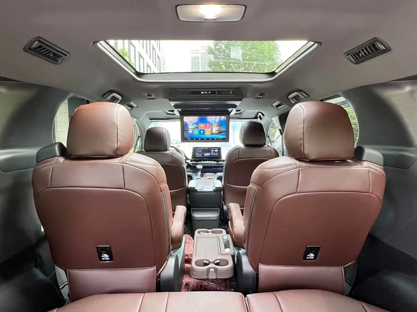 Toyota Granvia 2025 — Photo 8/20