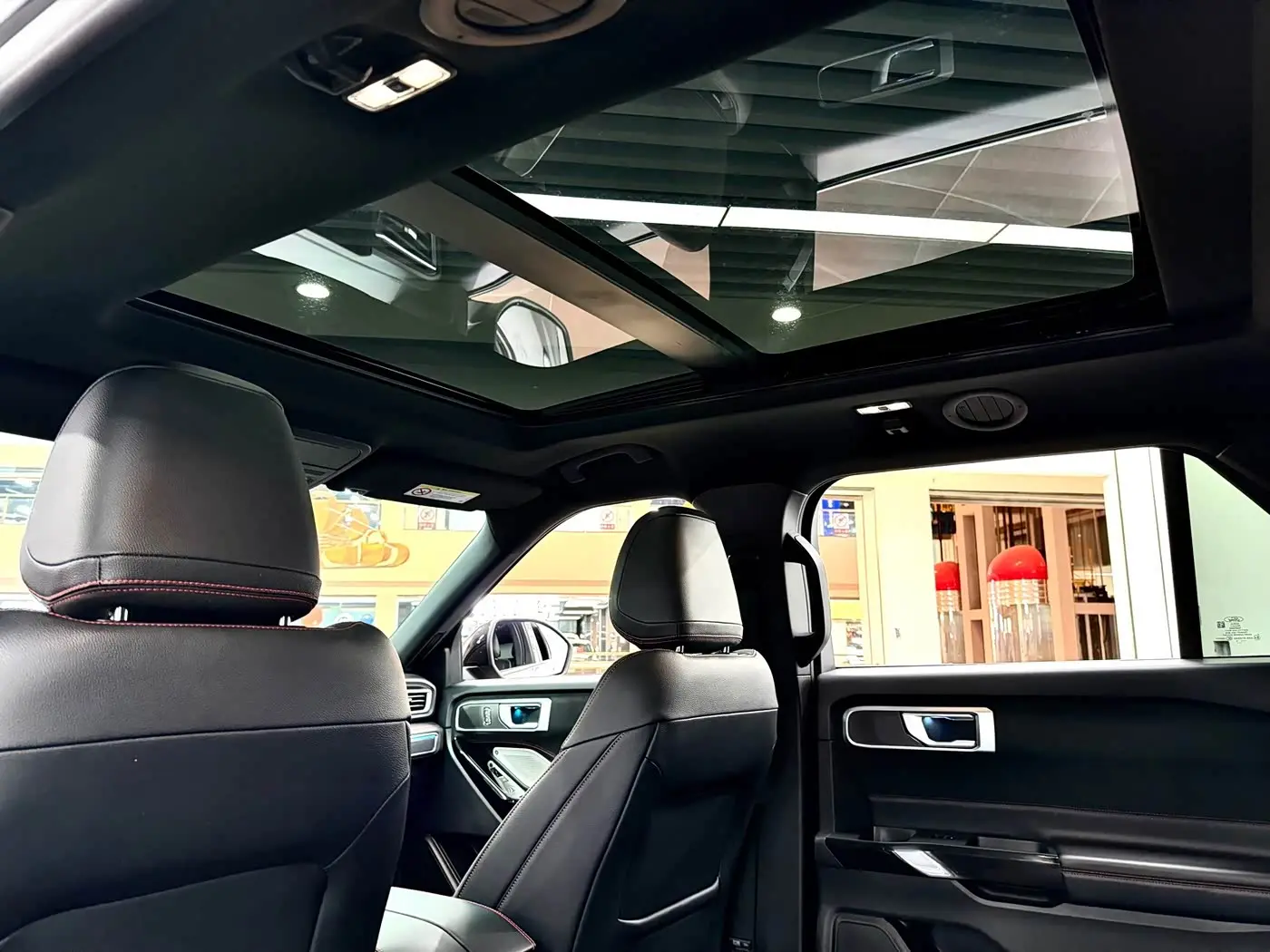 Ford Explorer 2023 — Фото 12/16