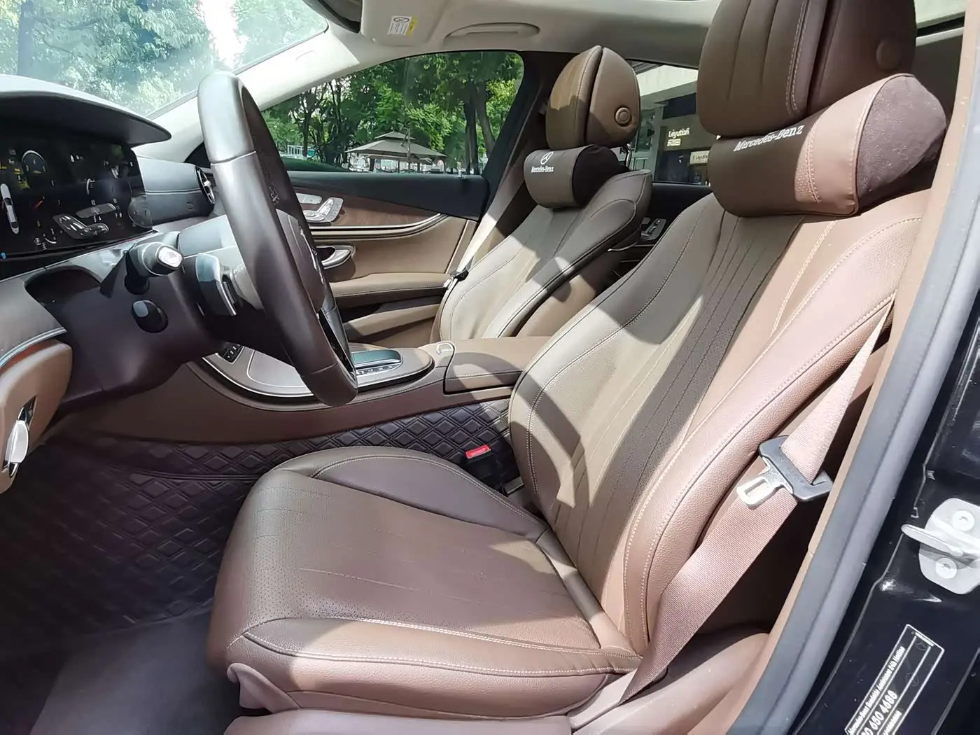 Mercedes-Benz E-Class 2023 — ფოტო 13/20