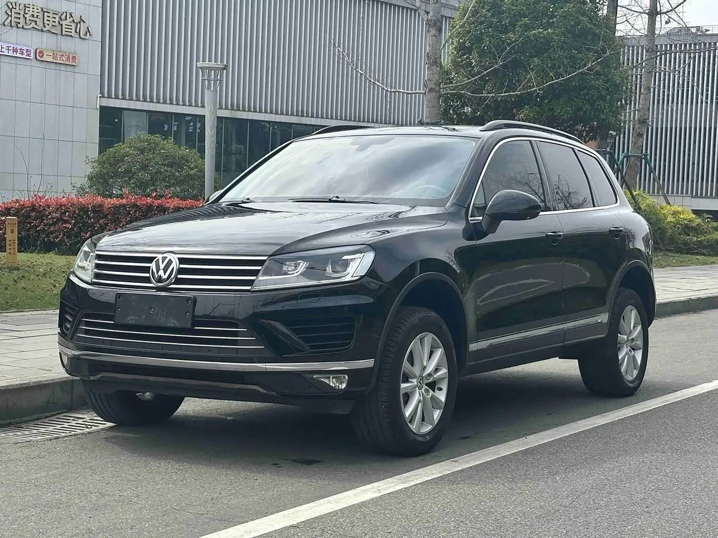 Volkswagen Touareg 2017 — Photo 1/14