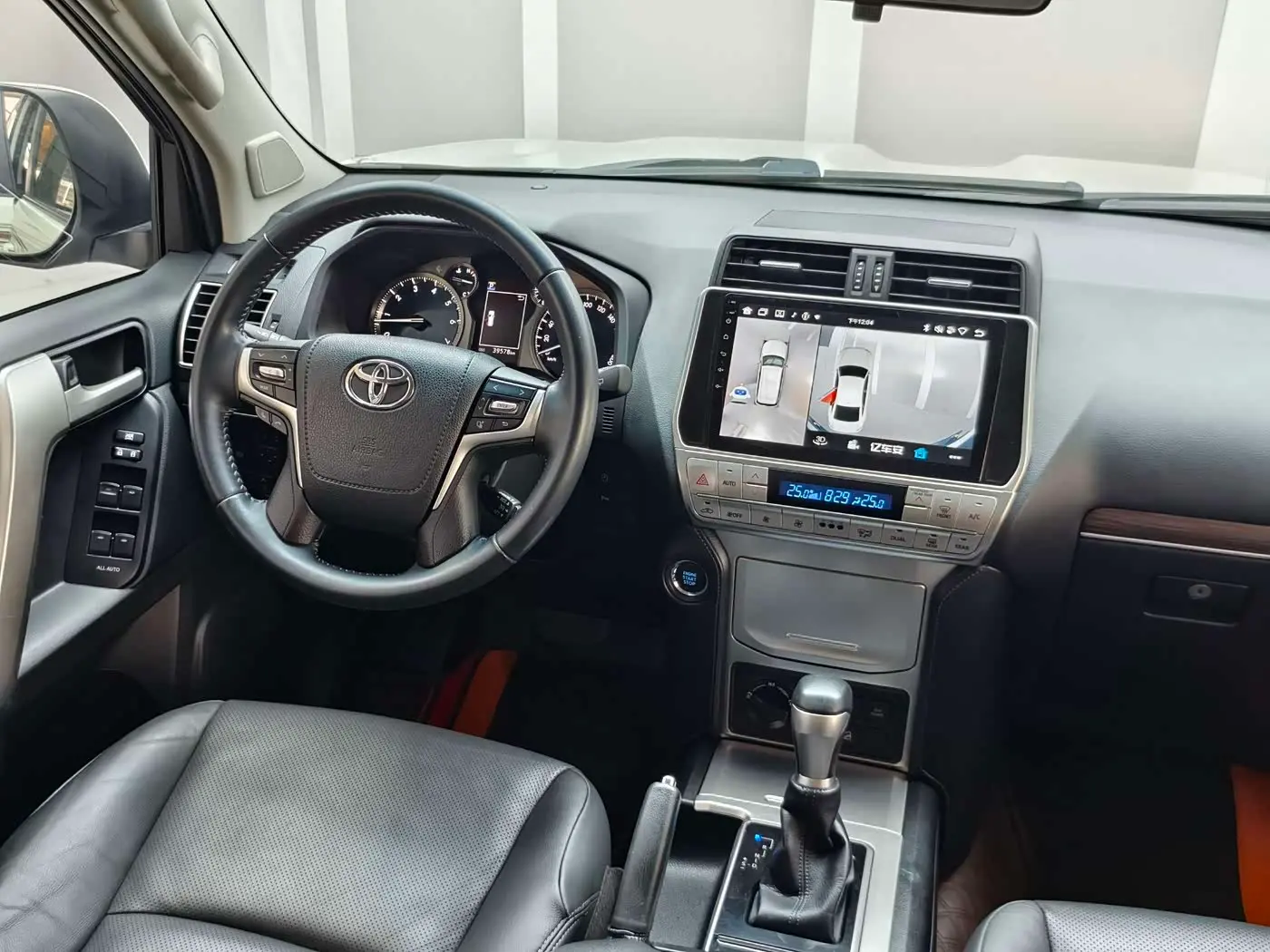 Toyota Prado 2018 — Photo 9/16