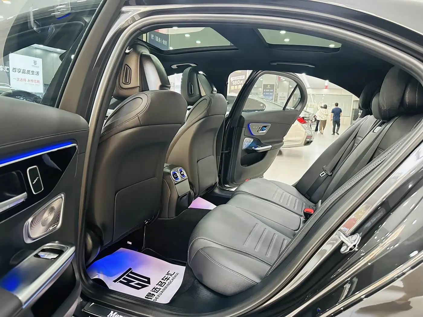 Mercedes-Benz C-Class 2023 — Фото 5/17