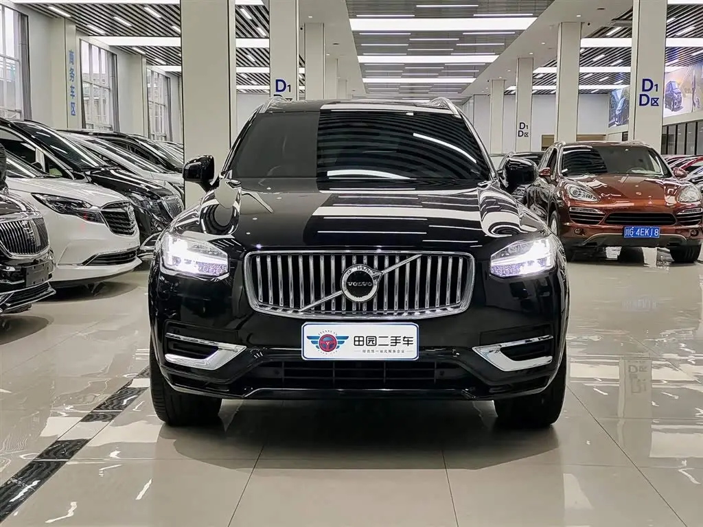 Volvo XC90 2023 — Photo 2/11