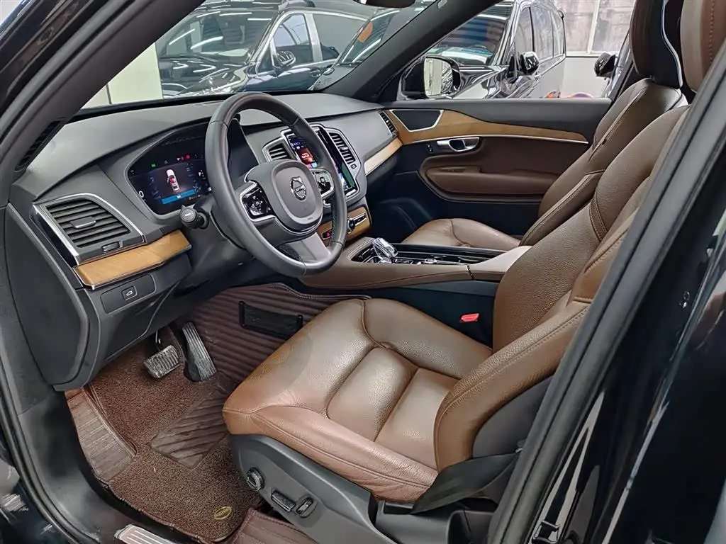 Volvo XC90 2023 — Photo 7/11