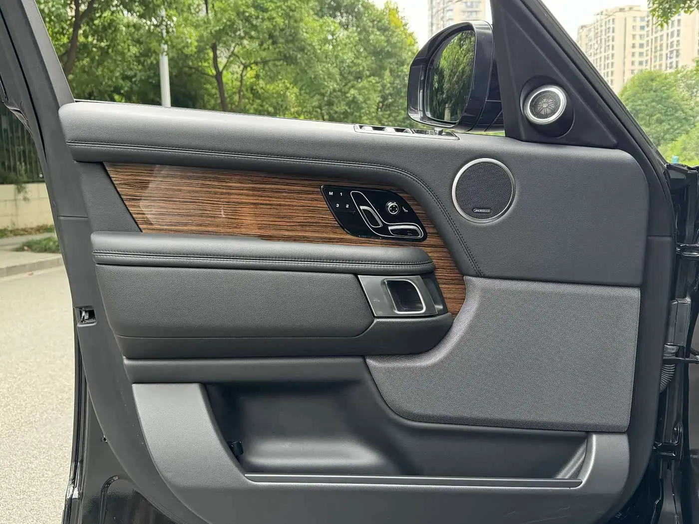 Land Rover Range Rover 2018 — Şəkil 13/14