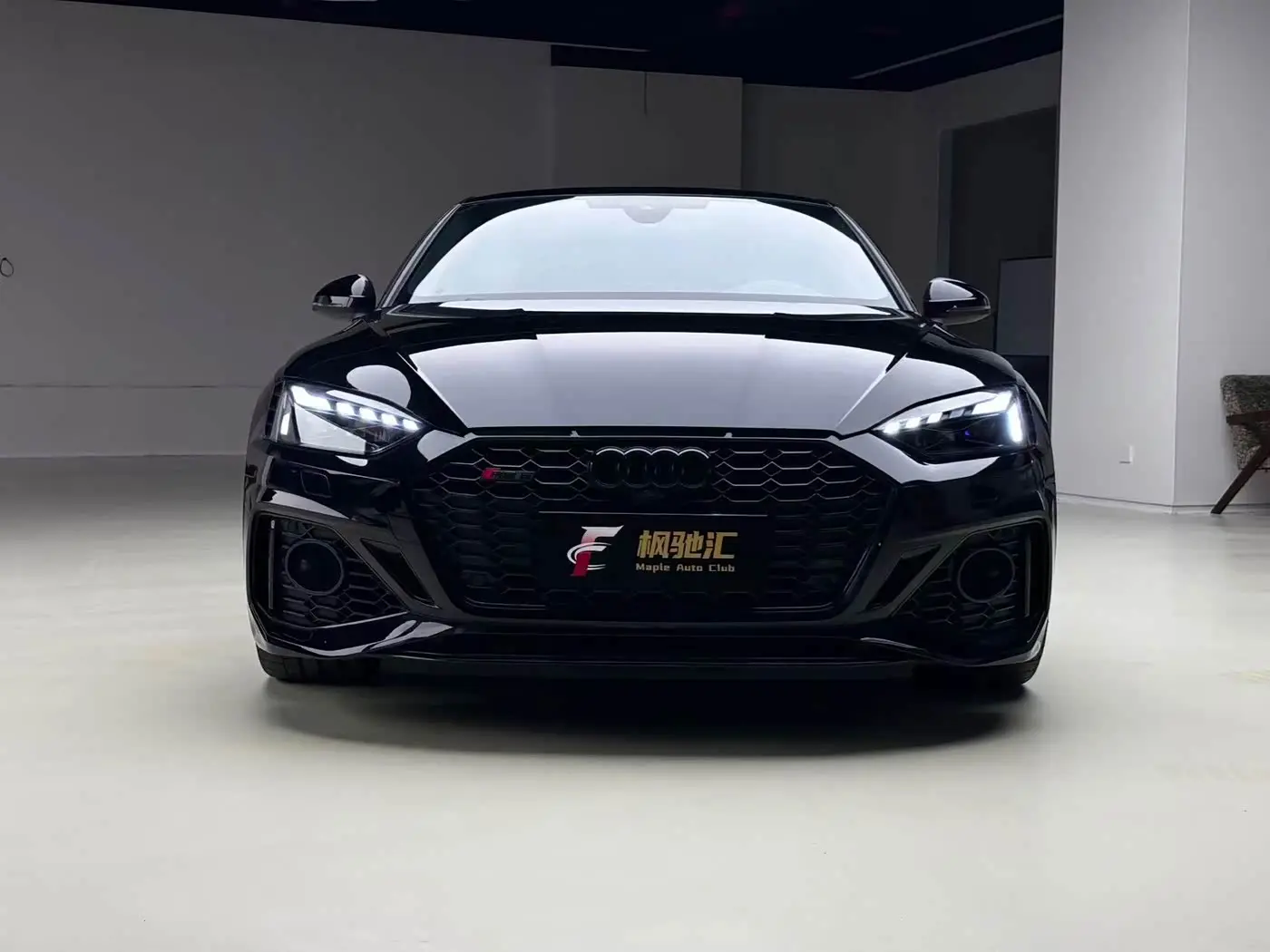 Audi RS 5 2023 — Фото 2/17