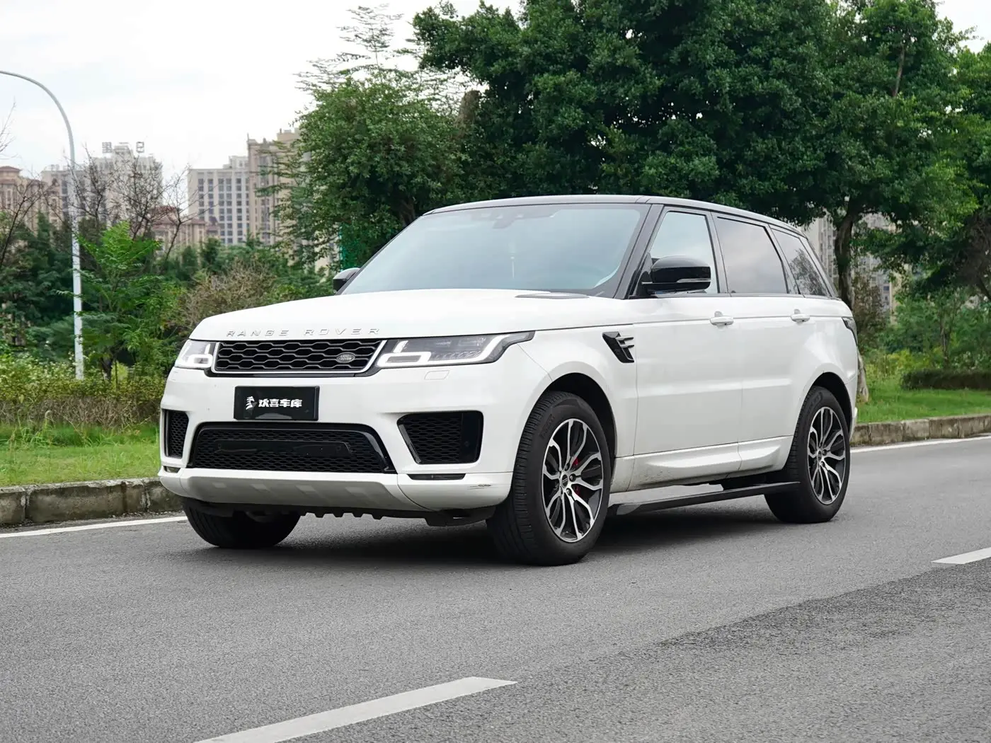 Land Rover Range Rover Sport 2021 — Фото 1/16