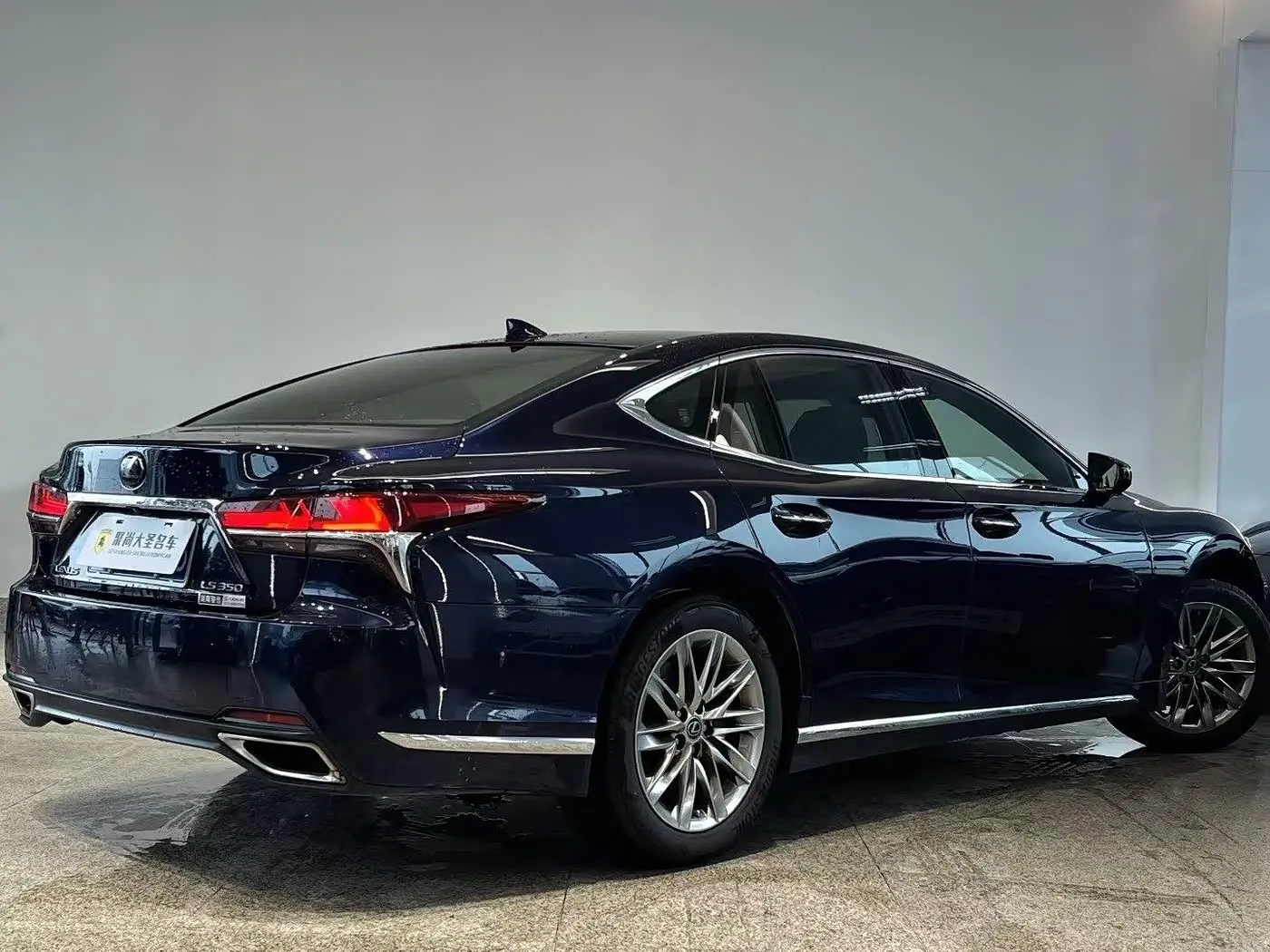 Lexus LS 2018 — Photo 7/10