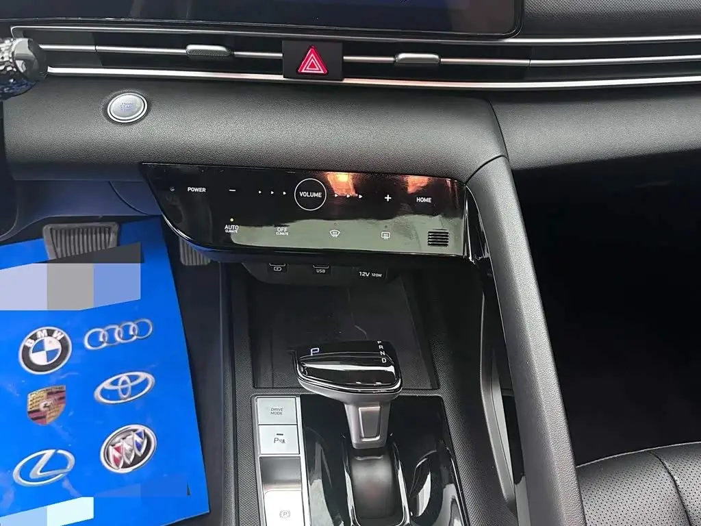 Hyundai Elantra 2023 — Photo 17/18