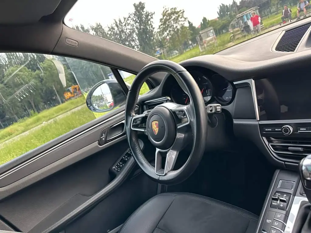 Porsche Macan 2020 — Photo 19/20
