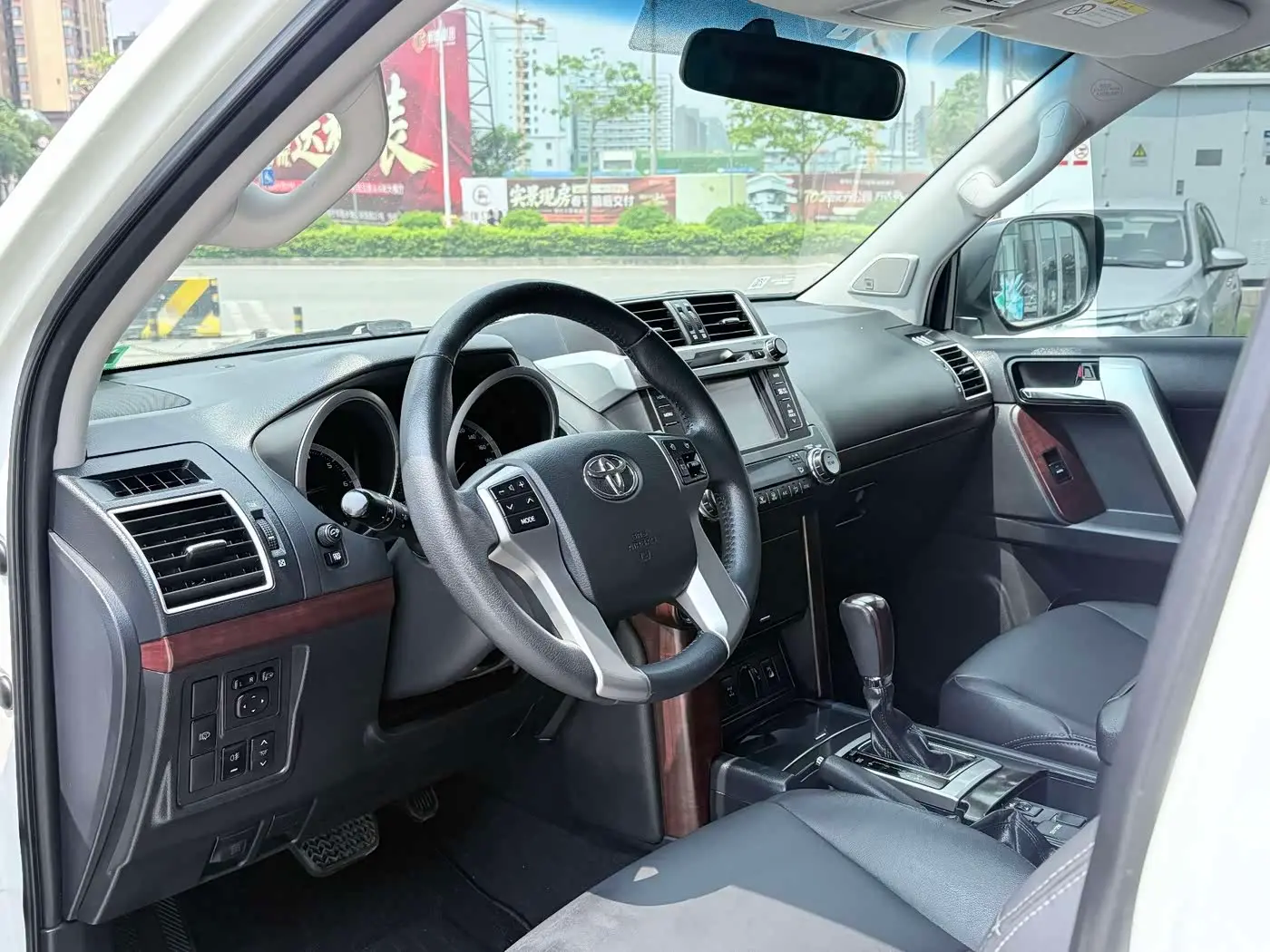 Toyota Prado 2016 — Photo 15/20