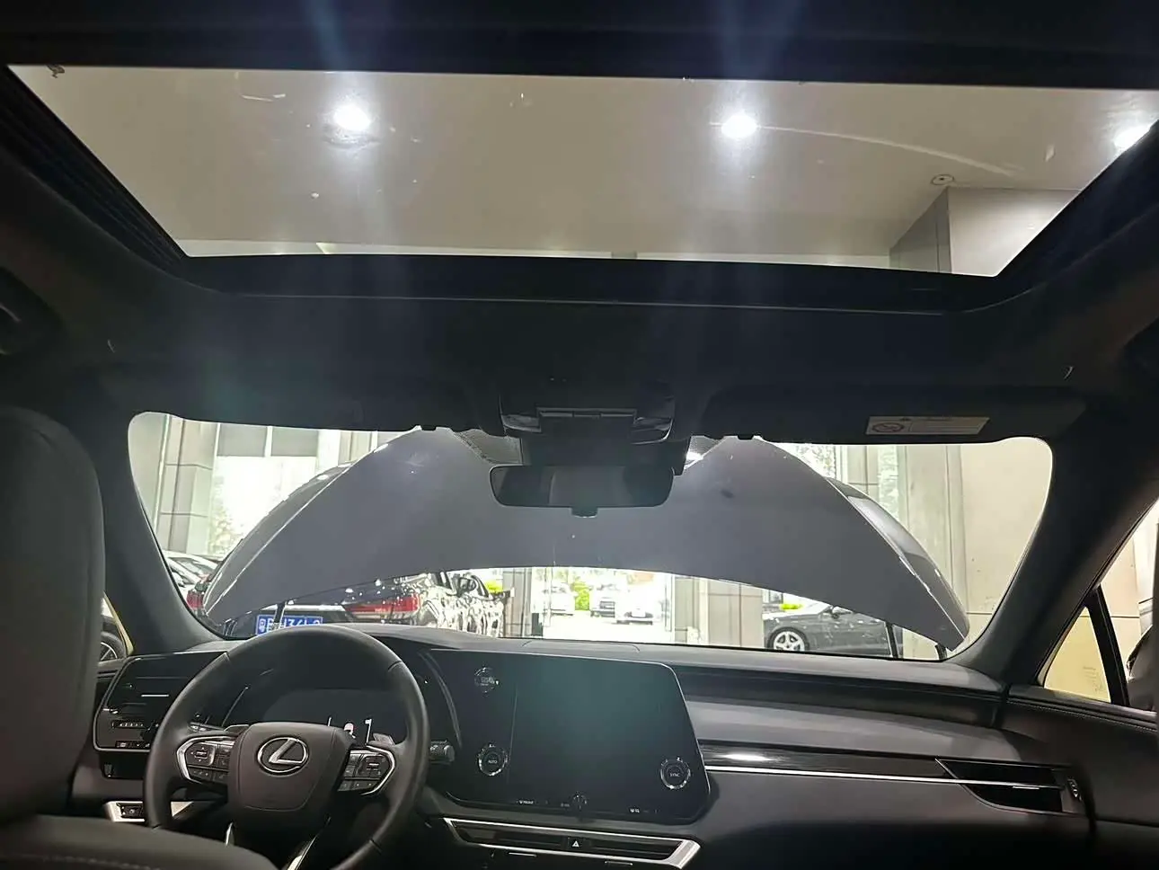 Lexus RX 2025 — Photo 17/20