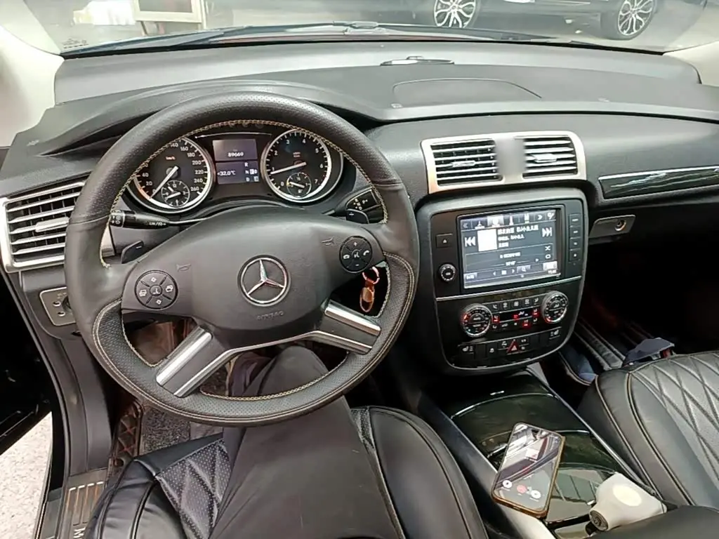 Mercedes-Benz R-Class 2018 — Photo 10/20