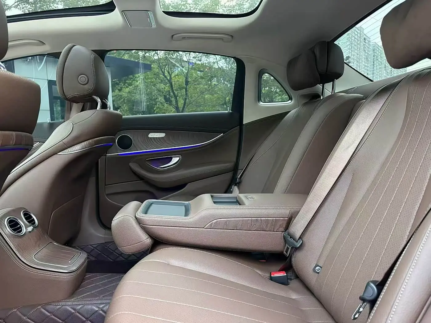 Mercedes-Benz E-Class 2021 — Photo 9/9