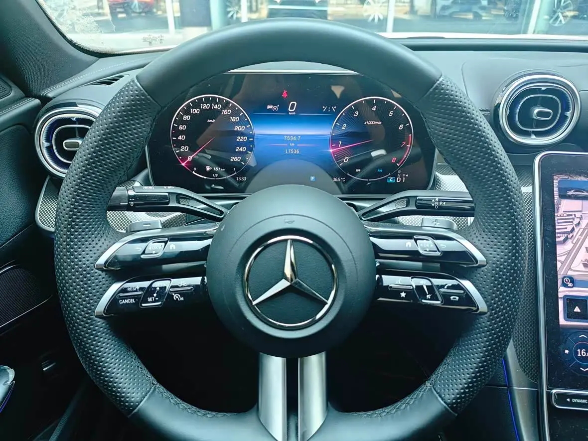 Mercedes-Benz C-Class 2024 — Photo 4/9