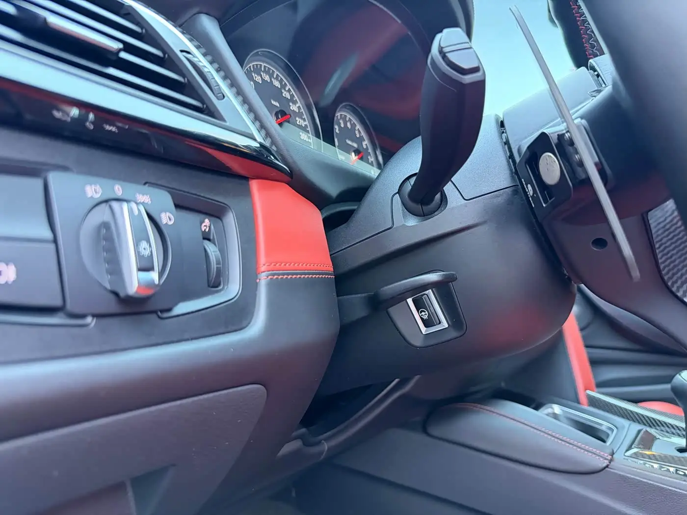 BMW M4 2018 — Photo 14/20