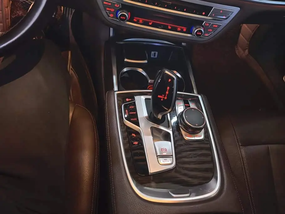 BMW 7 Series 2017 — Photo 16/16