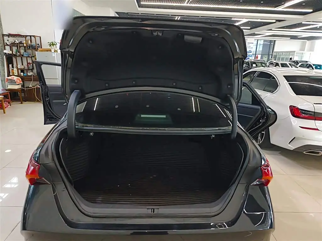 Toyota Avalon 2022 — Photo 16/20